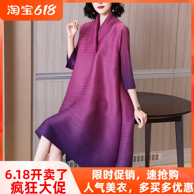 Three Homes Fold European Station Middle Aged Mother Foreign Dress Spring Dress 2022 New Suitable for Fat Man Skirt Foreign Pie