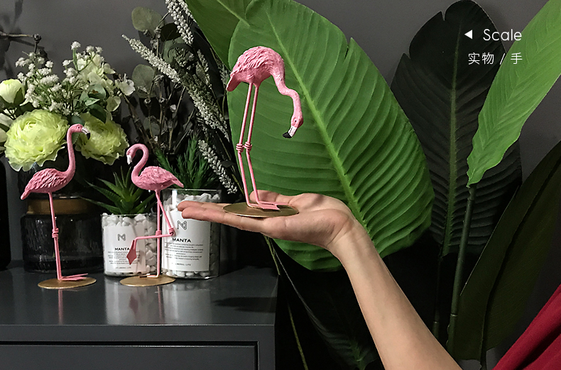 Ins phong cách Bắc Âu sáng tạo flamingo động vật đồ trang trí nhỏ nhà phòng khách tủ rượu trang trí mềm đồ nội thất máy tính để bàn thiết kế spa mini tại nhà