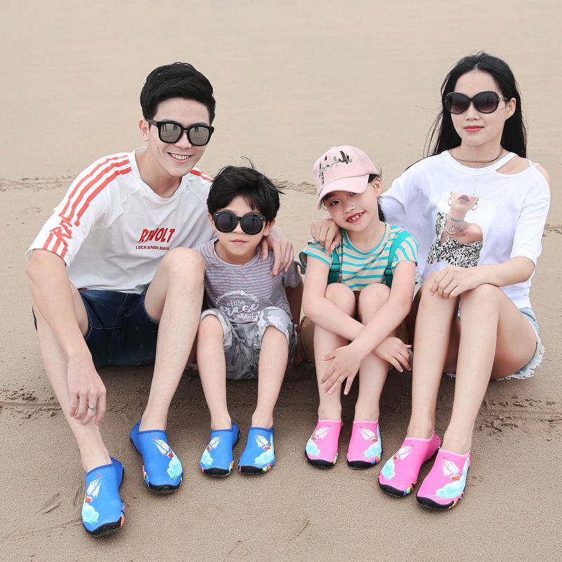 Parent-child children's beach shoes men's diving socks women's seaside beach Thailand surfing rafting play water baby swimming wading