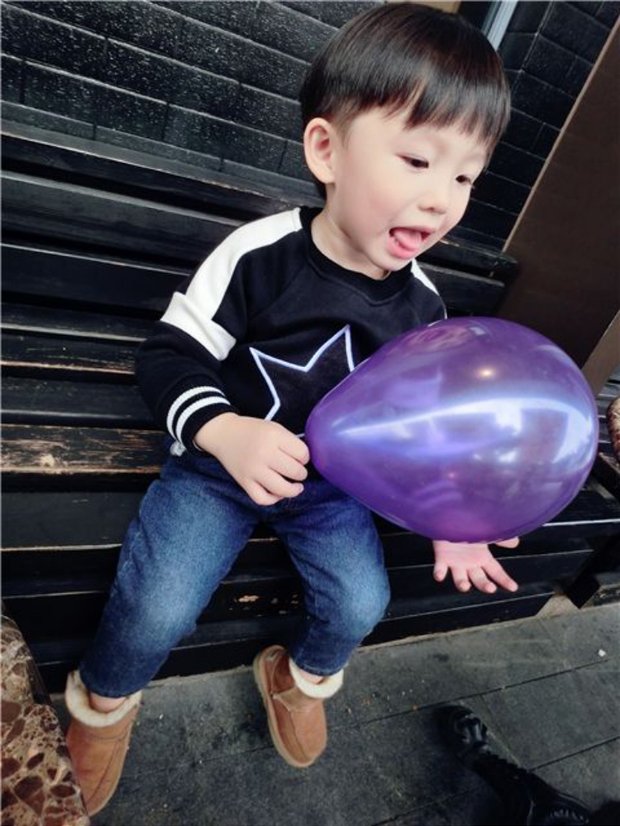Cha mẹ và con mùa thu đông 2018 gia đình mới của ba gia đình đầy đủ cộng với áo len nhung cho mẹ và áo trẻ em tải áo khoác cho trẻ em mẫu áo đồng phục gia đình