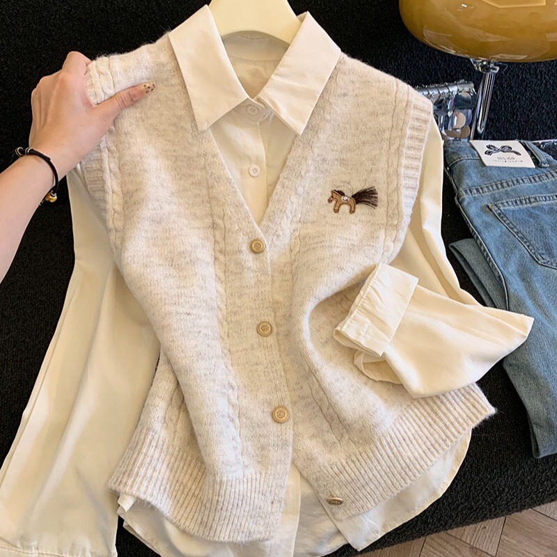 Korean Style Little Horse Embroidery Knitted Vest Layered with Long-Sleeved Shirt Two-Piece Set for Women, Early Spring New Style, Fashionable and Age-Reducing Top