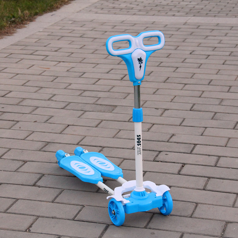 Trẻ em mới ba bánh xe tay ga đèn flash điều chỉnh chàng trai và cô gái bé hai bánh xe tay ga đồ chơi xe trượt scooter trẻ em