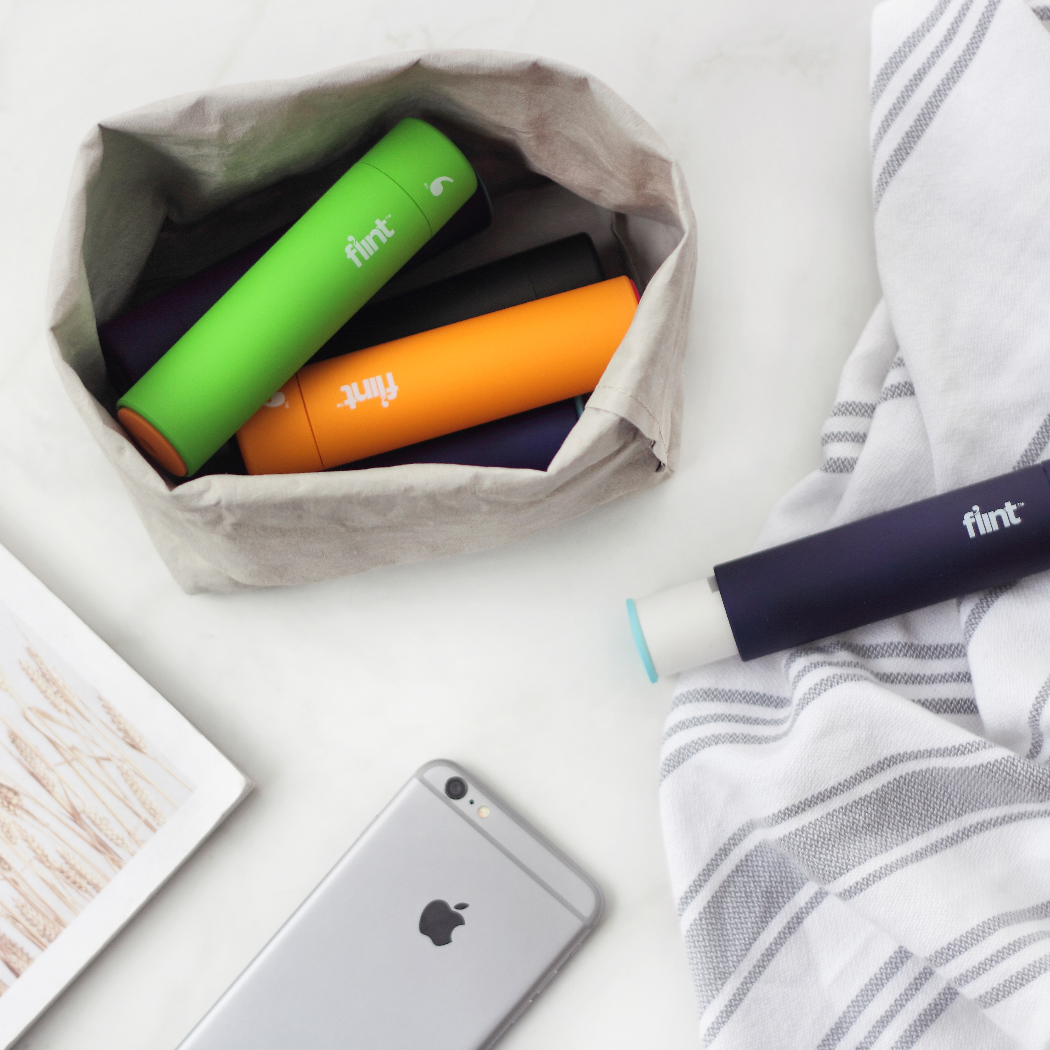 Li Bailu into the cloud house Flint mini portable tearable sticky hair removal roller 