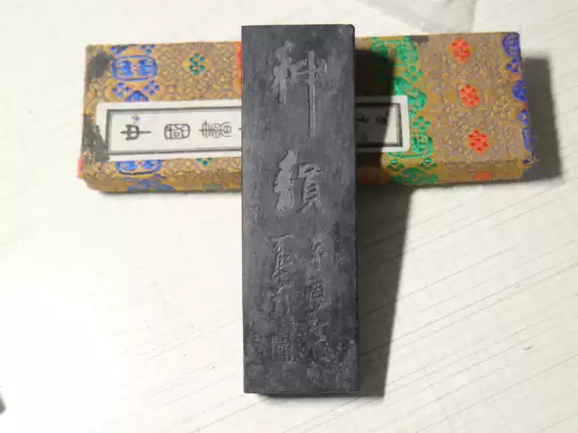 近墨斋/70年代上墨二两大好山水/油烟101/镶珠老墨/原花盒