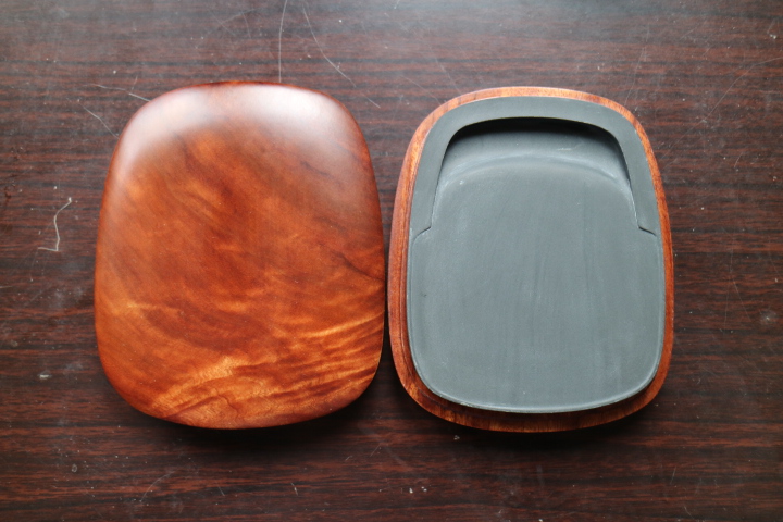 Near Mozhai She Inkstone Laokeng Water Xuan Keng Operator Rib Round Door Inkstone Boutique Camphor Wood Box