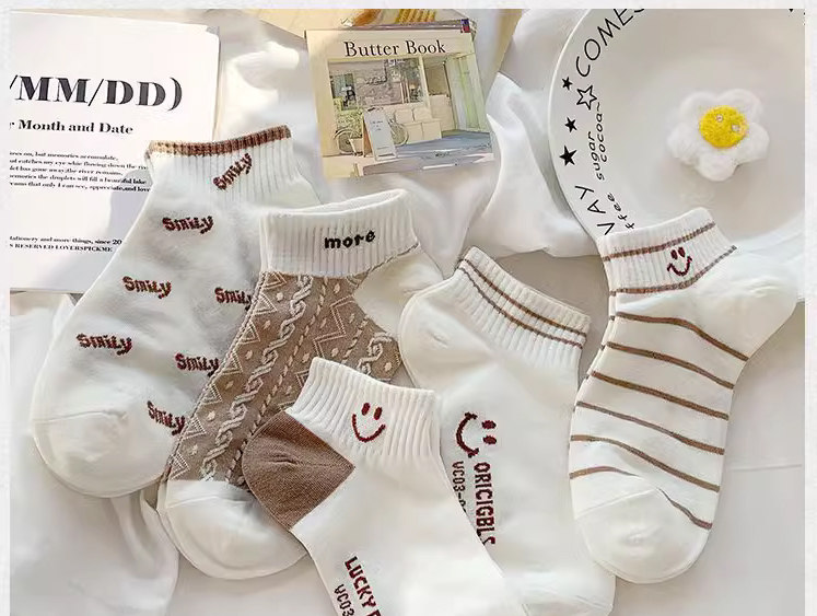 Zhuji Socks for Women, Summer Thin Anti-Odor Sports Short Socks, 2025 Internet Celebrity Hot Style, Non-Slip Cartoon Short Socks — تصویر 1