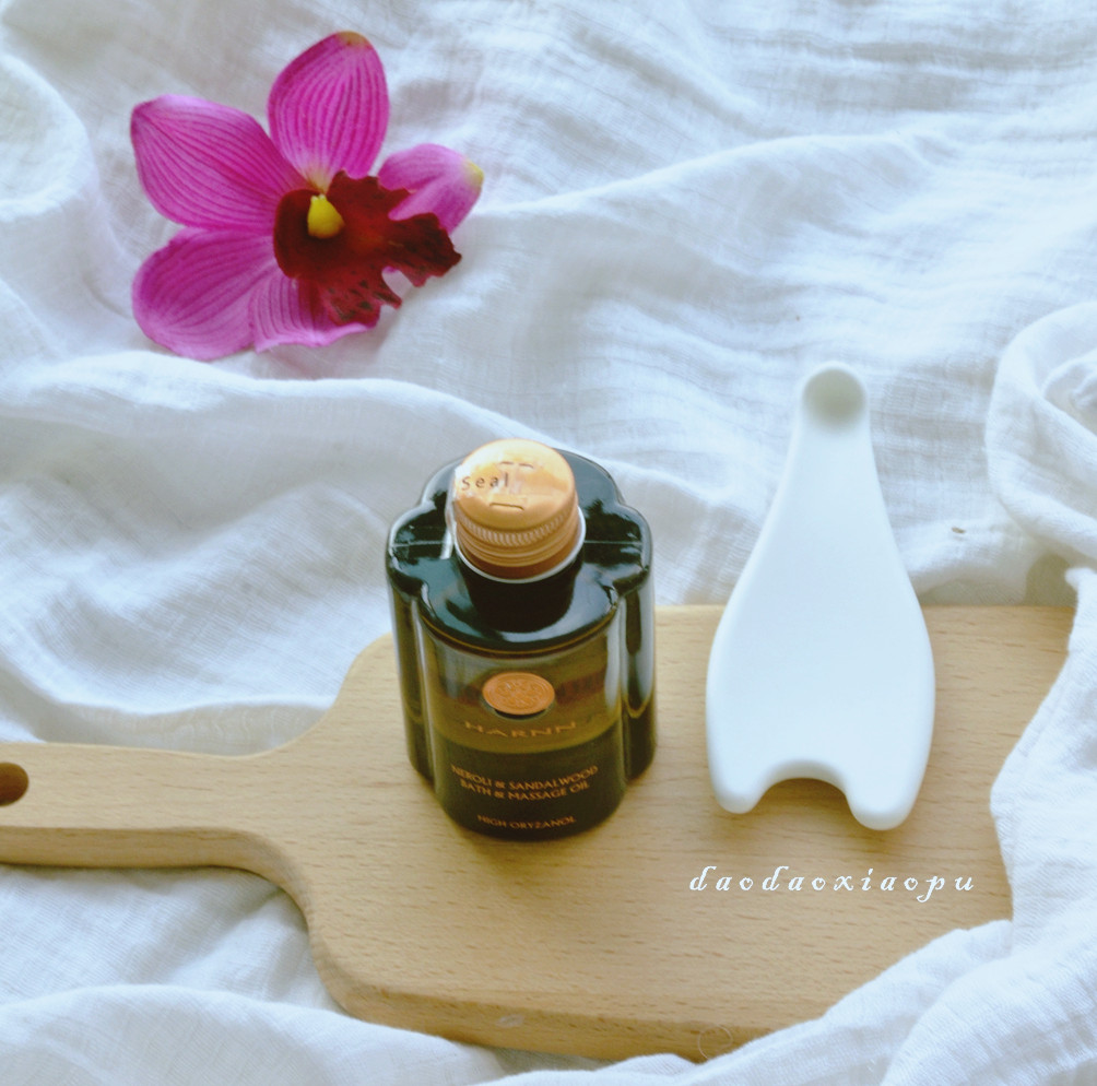Thái Lan HARNN Massage Tinh dầu / Dầu tắm Chăm sóc cơ thể 145ml Cam quýt tươi / Gỗ đàn hương cam muối tắm