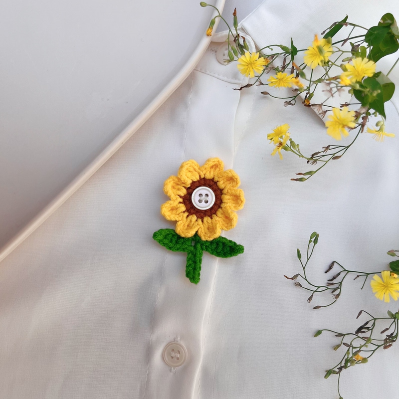 Hand-Crocheted Yarn Sunflower Button Cover, Exam Encouragement Shirt Decoration, Graduation Season Photo-Taking Prop