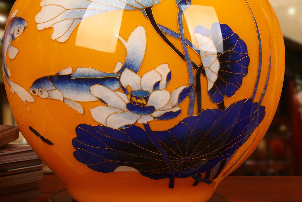Jingdezhen ceramics high - grade gold fish yellow straw lotus vase sitting room adornment of Chinese style household furnishing articles
