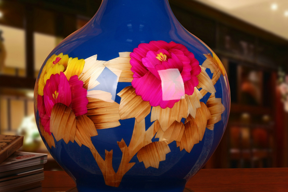 Jingdezhen ceramics high - grade straw to admire the vase peony riches and honour Chinese study adornment handicraft furnishing articles