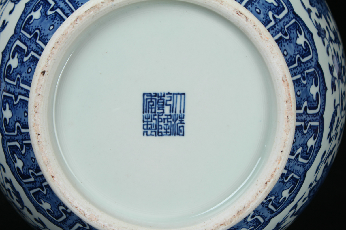 Jingdezhen ceramics vase high - grade hand - made the design blue and white tie up branches of Chinese style classical home furnishing articles of handicraft