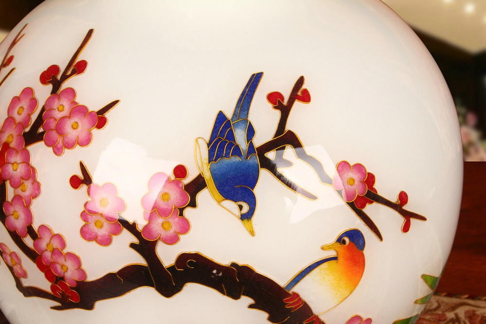 Jingdezhen ceramics beaming white vase vogue to live in high - grade gold straw handicraft furnishing articles