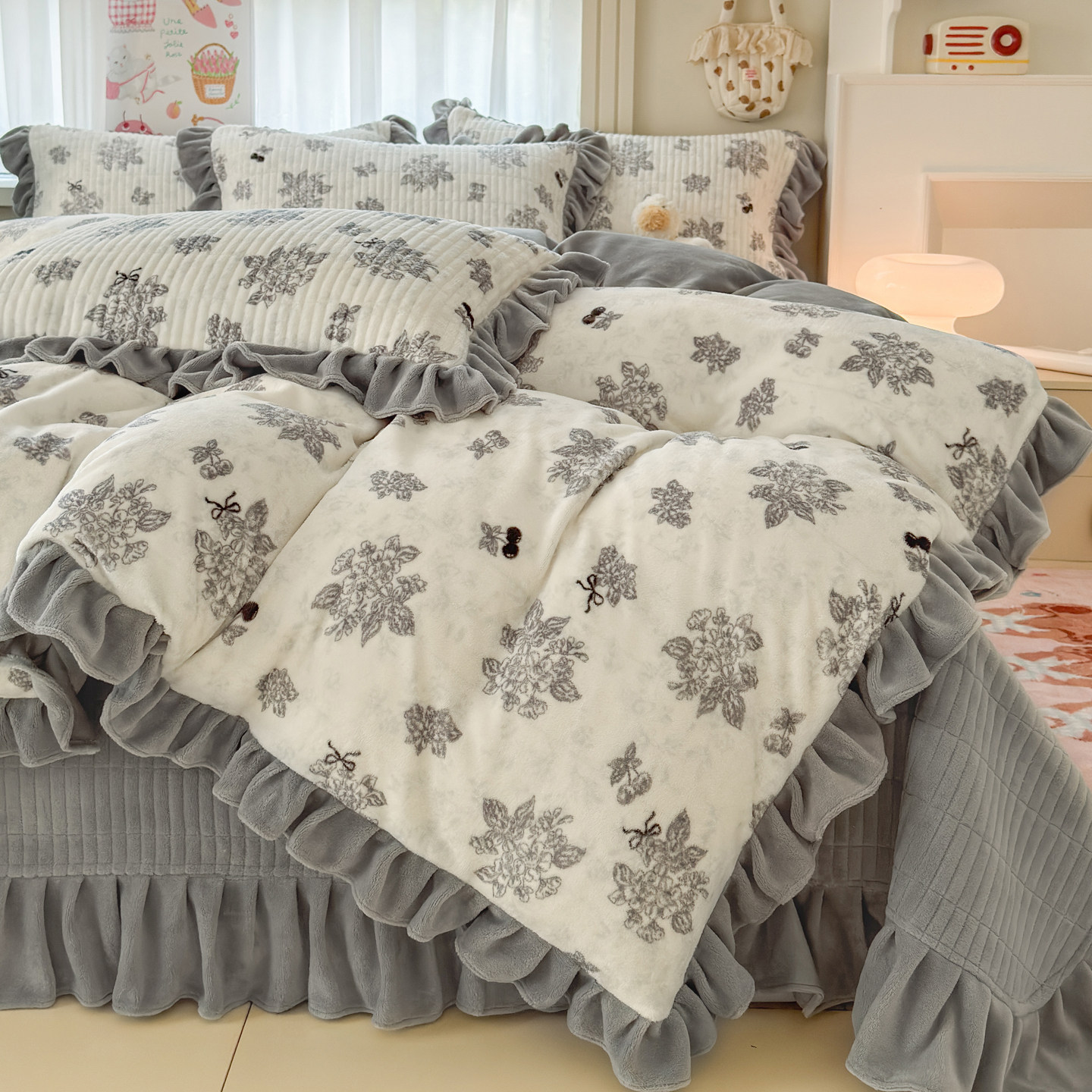 French-Style Bed Cover Four-Piece Set, Milk Velvet 2025 New Winter Coral Fleece Duvet Cover, Thickened Quilted Bed Sheet