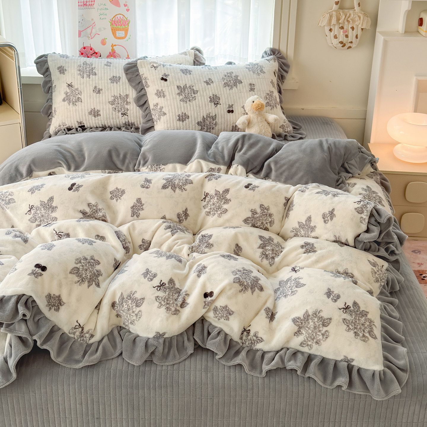 French-Style Bed Cover Four-Piece Set, Milk Velvet 2025 New Winter Coral Fleece Duvet Cover, Thickened Quilted Bed Sheet