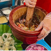 Ethnic characteristics Thai solid wood pounding barrel Dai flavor chicken feet and nest crusher Jingpo vegetable pounding barrel garlic masher