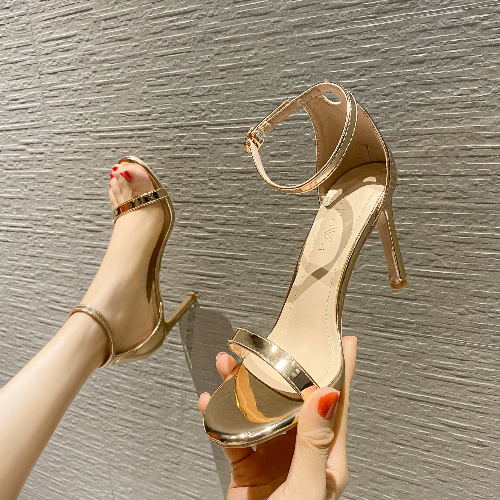 Summer universal sandals with a strap, Korean style