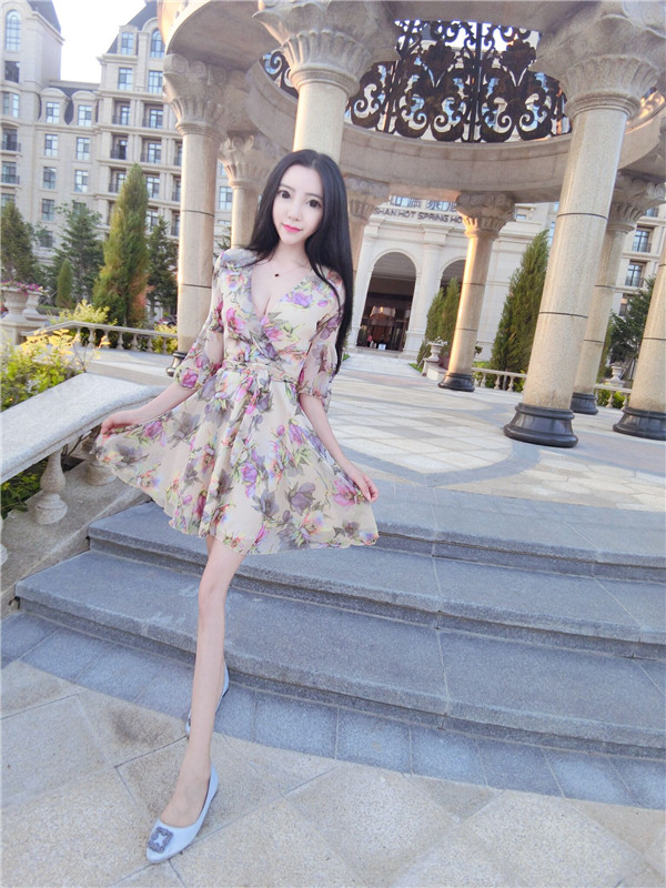 Hộp đêm của phụ nữ 2018 mùa xuân và mùa hè phụ nữ mới tính khí sexy V-Cổ in trumpet tay áo mỏng đầm voan 	váy cắt eo	