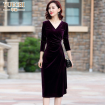 Elegant and charming spring and autumn new womens velvet long sleeve dress long evening dress winter Mother Base skirt