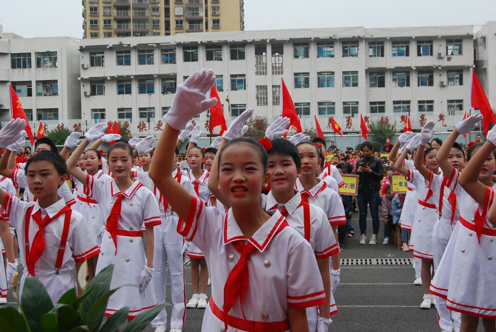 Quần áo hợp xướng, học sinh tiểu học và trung học cơ sở, khăn quàng đỏ, váy, trang phục tiên phong trẻ của trẻ em, trang phục múa cao hơn - Trang phục quần khiêu vũ cho bé