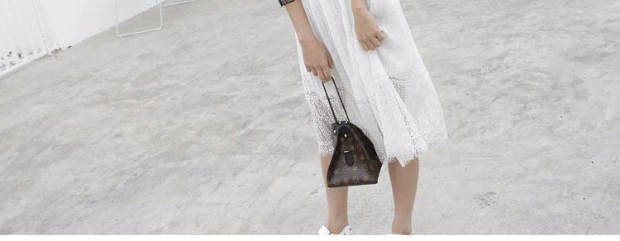 Phối một bên lưới gợi cảm top 2018 thu đông mới ren ren áo voan kèn tay áo chạm đáy
