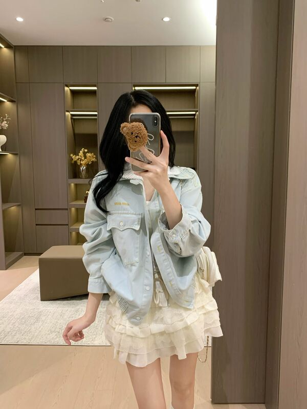 Light Blue Short Denim Jacket for Women, Spring and Autumn Style, Loose Denim Jacket Top Light Blue Short Denim Jacket for Women, Spring and Autumn Style, Loose Denim Jacket Top