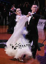 New Century Dancing to do the national standard competition Moden dance dress The new Moden has a new Moden performance suit new