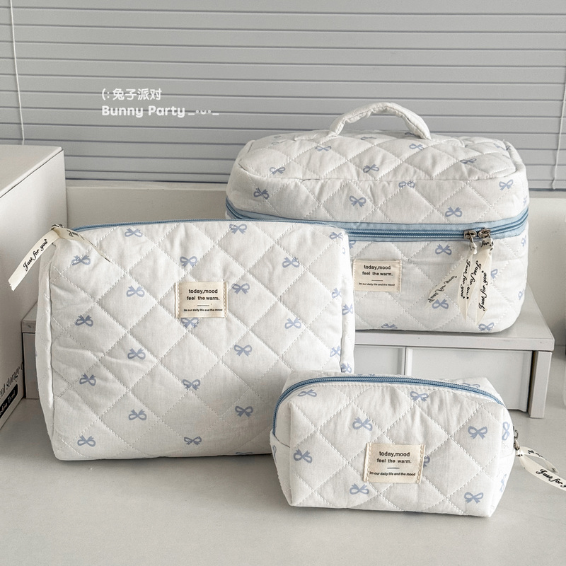 Rabbit Blue Sweet Bow Makeup Bag, Large Capacity, High Aesthetic Value, Cute and Portable Travel-Style Makeup Bag