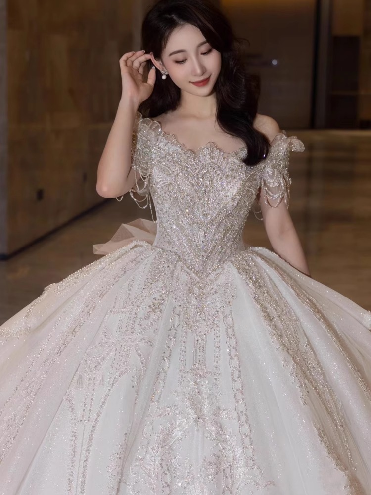 Wedding bride 2024 new high -end light luxury word -shoulder main yarn high -level texture heavy work luxury small trailer tail is thin Wedding bride 2024 new high -end light luxury word -shoulder main yarn high -level texture heavy work luxury small trailer tail is thin