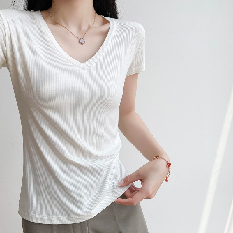 Produced by a Major Foreign Trade Factory, This Women's V-Neck T-Shirt Is Made from a Modal-Blend Fabric with a High Stretch and a Slim Fit, Available in Multiple Colors