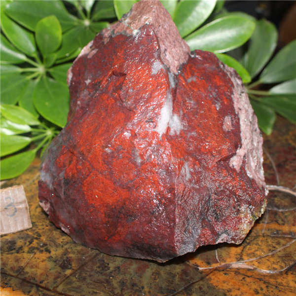 Guilin chicken blood jade natural jade mouth material black bottom bright red material black bottom red wool material raw stone