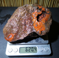 North drift warring States Red original stone has natural cave weight 620 grams