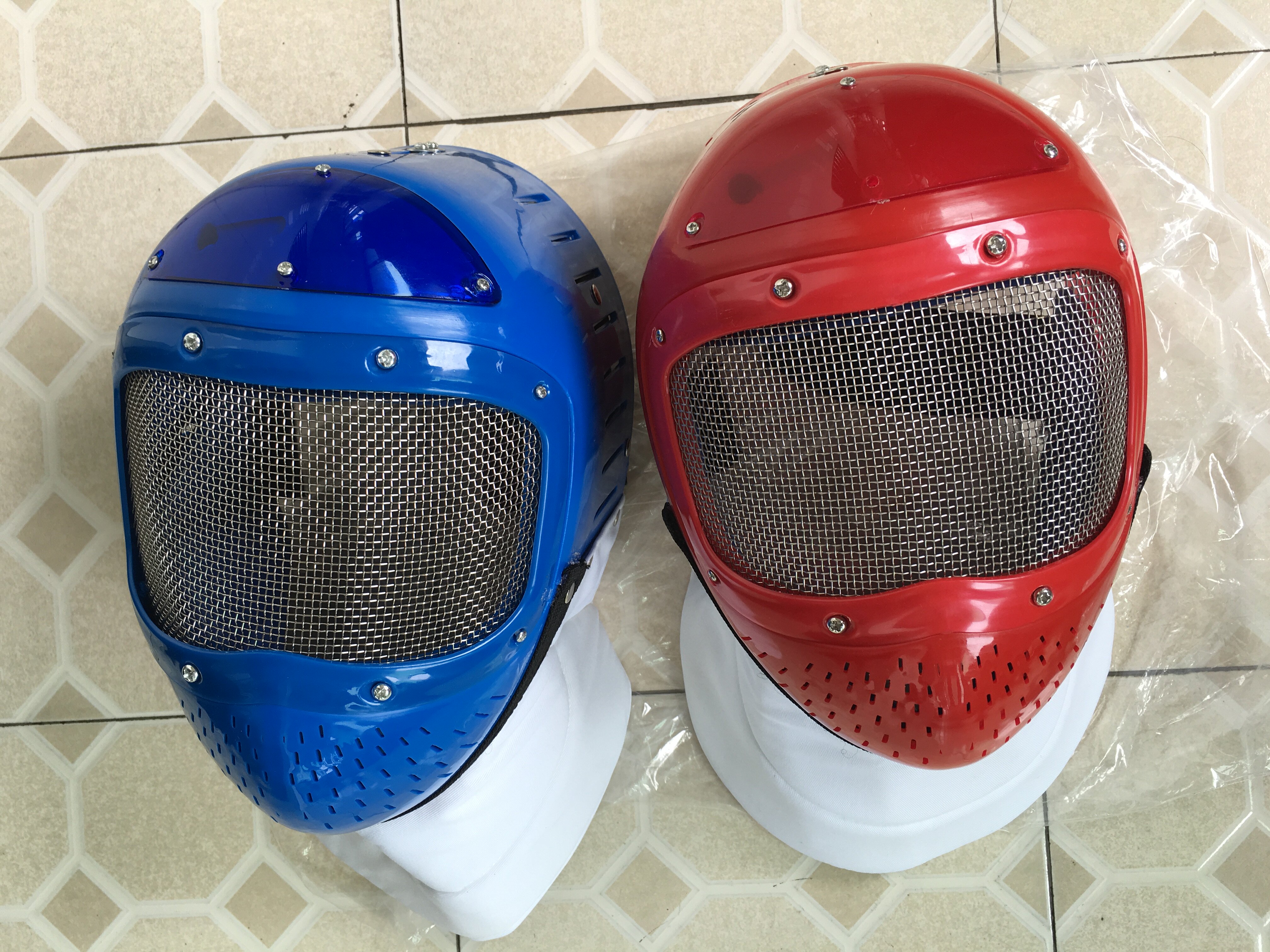 Fencing equipment: plastic masks for children, training helmets for children aged 5-10