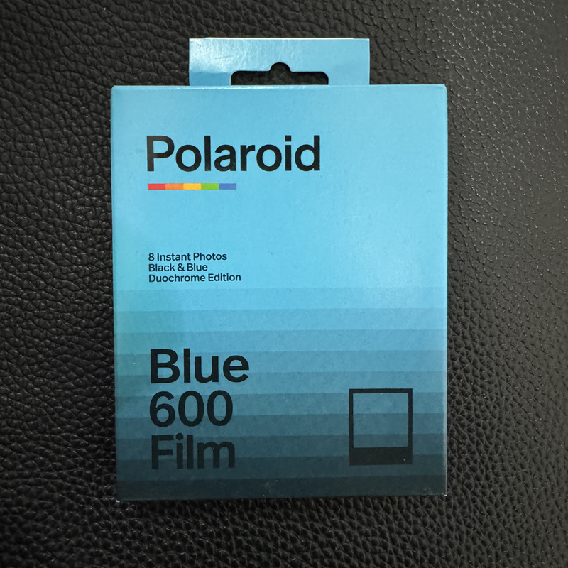 Polaroid Black and Blue Photo Paper, Universal for 600 Series Polaroid Black and Blue Photo Paper, Universal for 600 Series