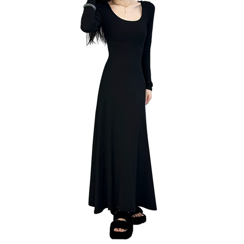 Черное демисезонное платье, трикотажная длинная юбка, коллекция 2023, французский стиль, изысканный стиль, с акцентом на бедрах