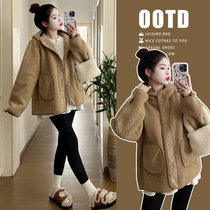 2023 new autumn and winter Korean style slim warm and thickened design hooded lambswool maternity jacket maternity wear
