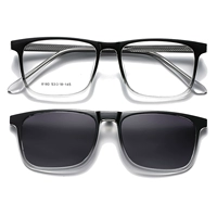 Выпускник и серый