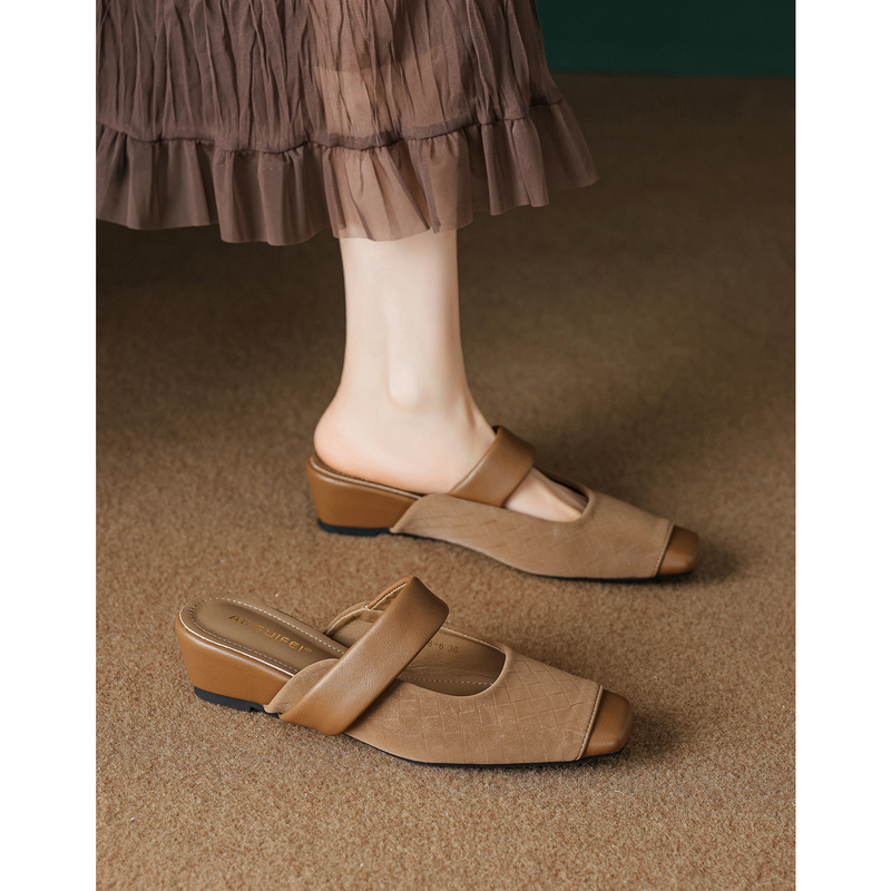 Sheepskin French-Style Wedge-Heeled Mules for Women, Summer Outdoor Wear, Square Toe, Soft Sole, Comfortable, Versatile, Goes Well with Skirts Sheepskin French-Style Wedge-Heeled Mules for Women, Summer Outdoor Wear, Square Toe, Soft Sole, Comfortable, Versatile, Goes Well with Skirts