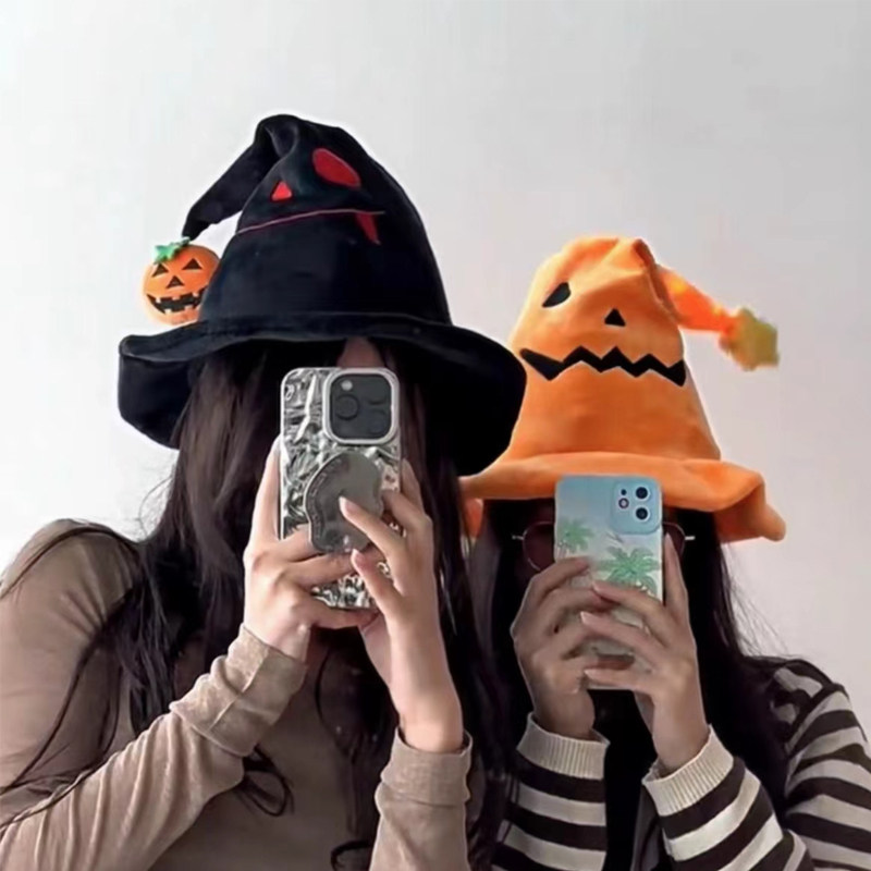 Halloween costumes, pumpkin hats, little devils, magicians, electric witch hats, animated gifts for children and adults.
