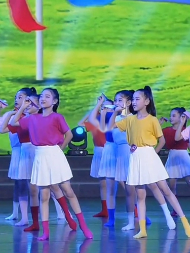 Детская служба работы юноша жизнеспособность Candy Coland Cotton Performances Притворяется, что они детский шесть -один ученик начальной школы.