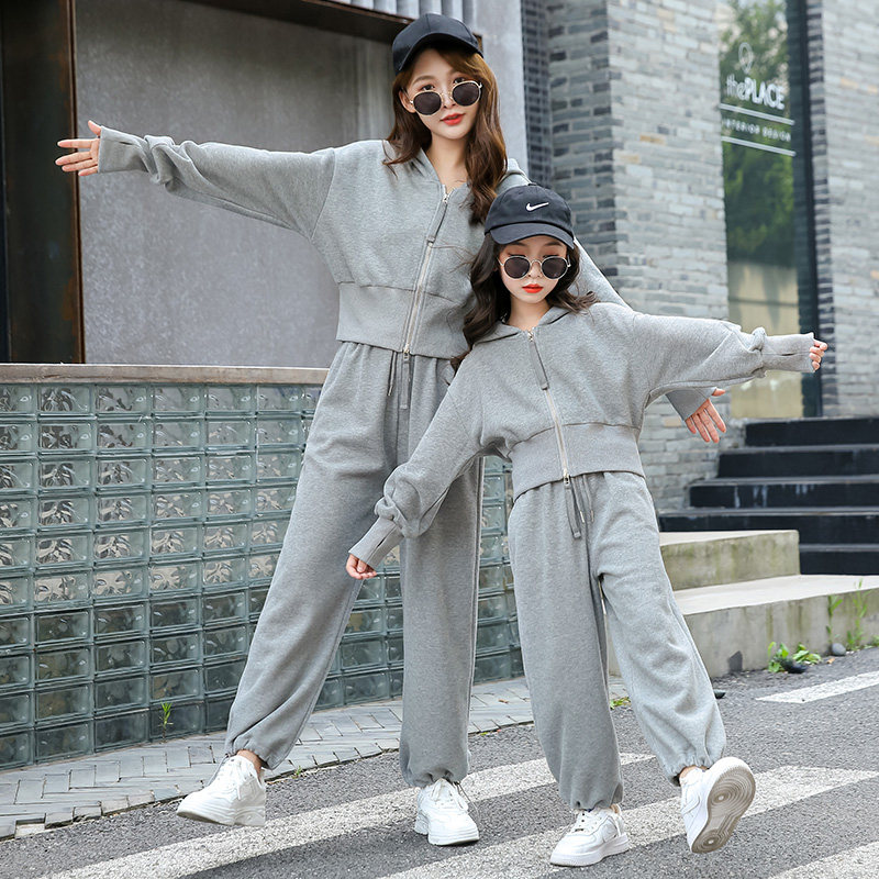 Special pro-submount net red suit 2021 tide and autumn clothing High end mother women's clothing casual sports clothing two sets