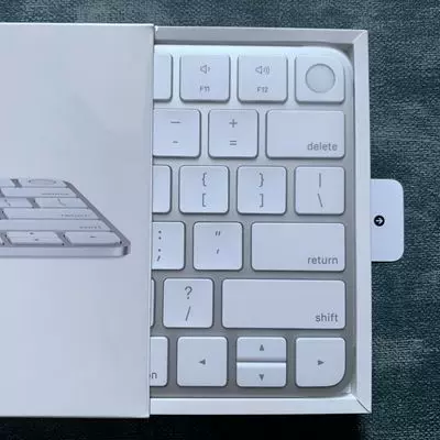 Проводная/беспроводная клавиатура Apple Magic Keyboard с беспроводным Bluetooth управлением и сенсорным отпечатком ID
