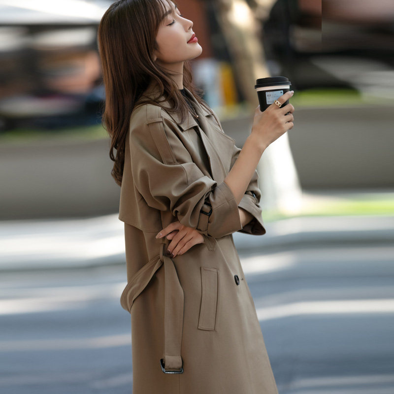 Trench coat women's long English style small man 2021 Spring and Autumn New Korean temperament this year popular coat women's clothing