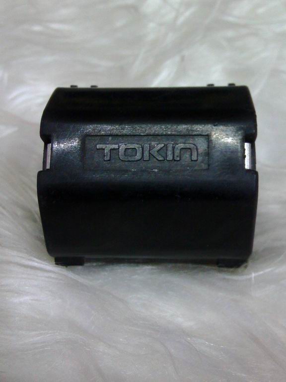 Japan TOKIN ESD-SR-25 clip-button magnetic ring filter suitable for the Phi 1 3 m m line