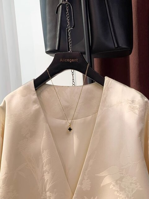 New Chinese-Style National Style V-Neck Jacquard High-End Jacket for Women 2024 Spring and Autumn New Loose Casual Button-Up Top