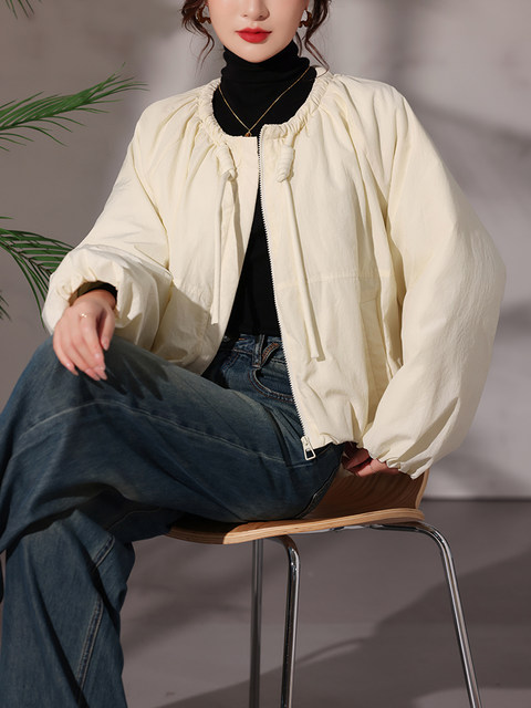 Lightweight and Loose-Fitting 90% White Duck down Jacket for Women, 2024 Winter New Fashion, Trendy Drawstring Short Coat