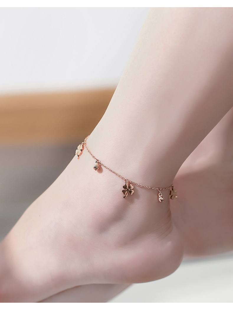 Nhật Bản và Hàn Quốc mắt cá chân chuỗi trang sức chân chuỗi titan thép vàng hồng bốn lá cỏ ba lá vòng chân nữ âm thanh cá tính phiên bản Hàn Quốc lắc chân nữ hàn quốc