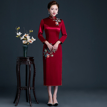 2021 new wine red satin satin embroidered Cheongsam long high-end mother dress happy mother-in-law toast autumn