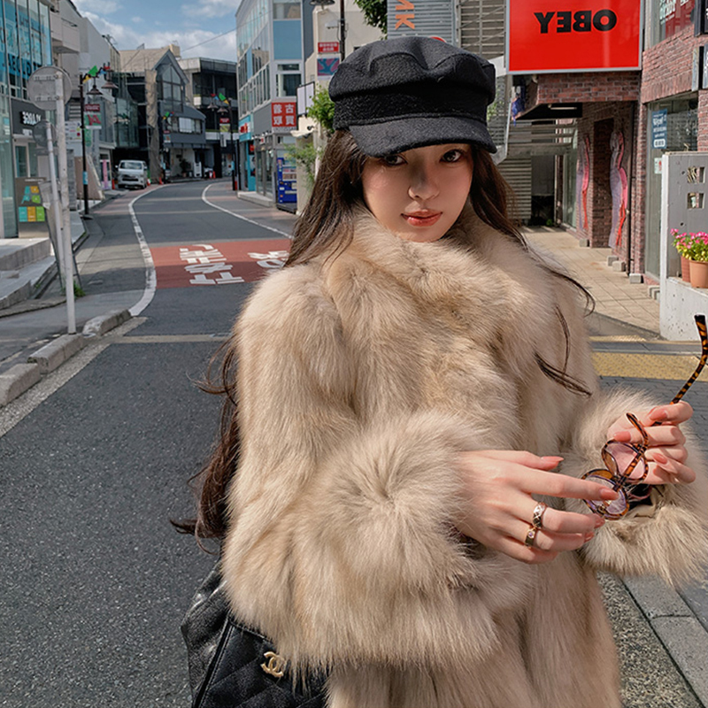 Two-Tone Gradient Fox Fur Coat for Women, 2026 Winter New Short Thickened Furry Coat for Petite Figures