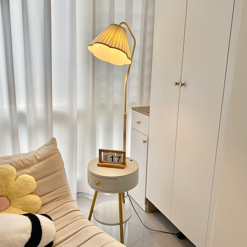 Cream Wind Floor Lamp Bedroom Bedhead Cabinet Integrated Table lamp Living room sofa Next to the tea table upright set atmosphere-Taobao