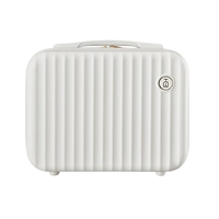 Ящик-разница в белых обменах фруктов